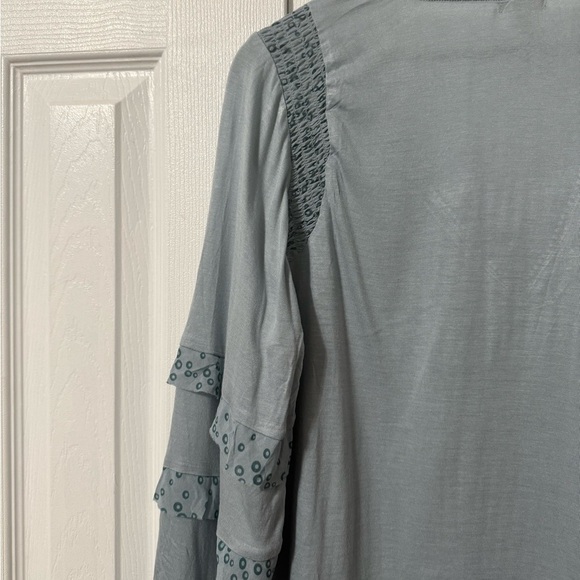Tiny Brand Anthropologie Women’s Blue Motif Long-Sleeve Ruffled Top size Large - Picture 11 of 14